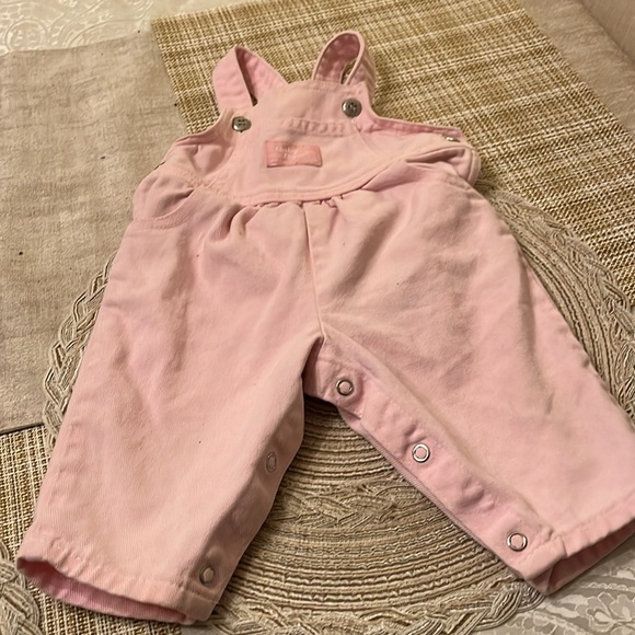 Oshkosh B'gosh Baby Girls Overalls Size 6 Months Pink in EUC with Snaps! - Picture 2 of 5